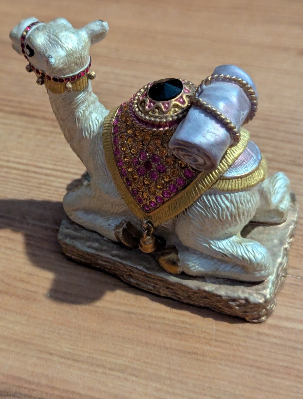 RUCINNI Bejeweled Enameled CAMEL Trinket Box Rhinestones Magnetic Pristine Gift